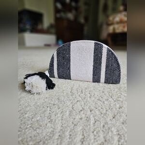 Universal Thread Cream Clutch